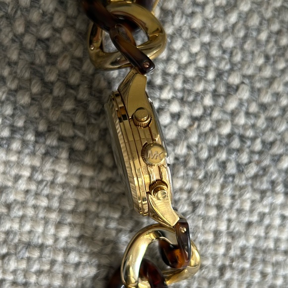 Michael Kors Runway Twist Watch - Picture 6 of 8